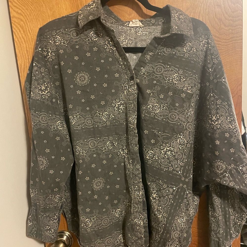 Gray Paisley Button-Up Shirt S